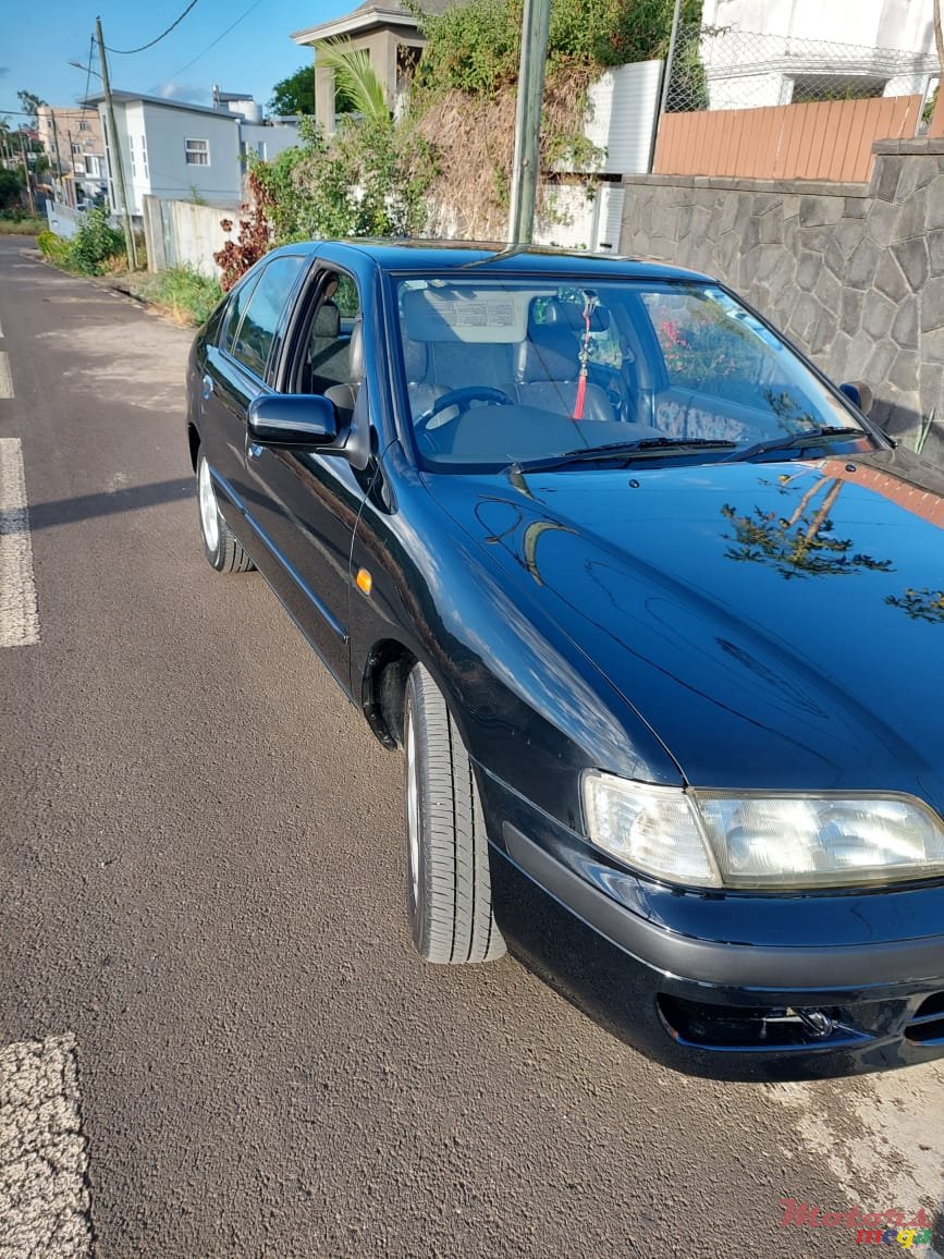 1999' Nissan Primera photo #1