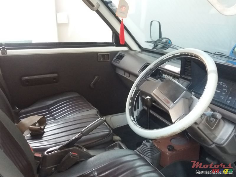 1990' Nissan Vanette pass photo #3