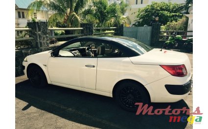 2008' Renault Megane RS two exhausts photo #2
