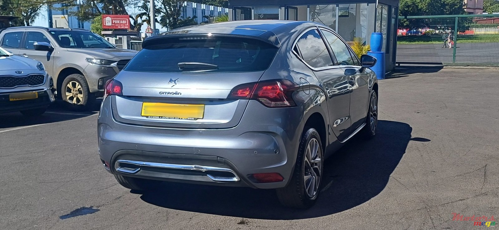 2011' Citroen DS4 photo #4