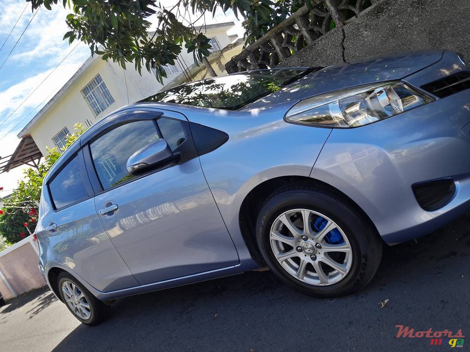 2011' Toyota Vitz photo #2