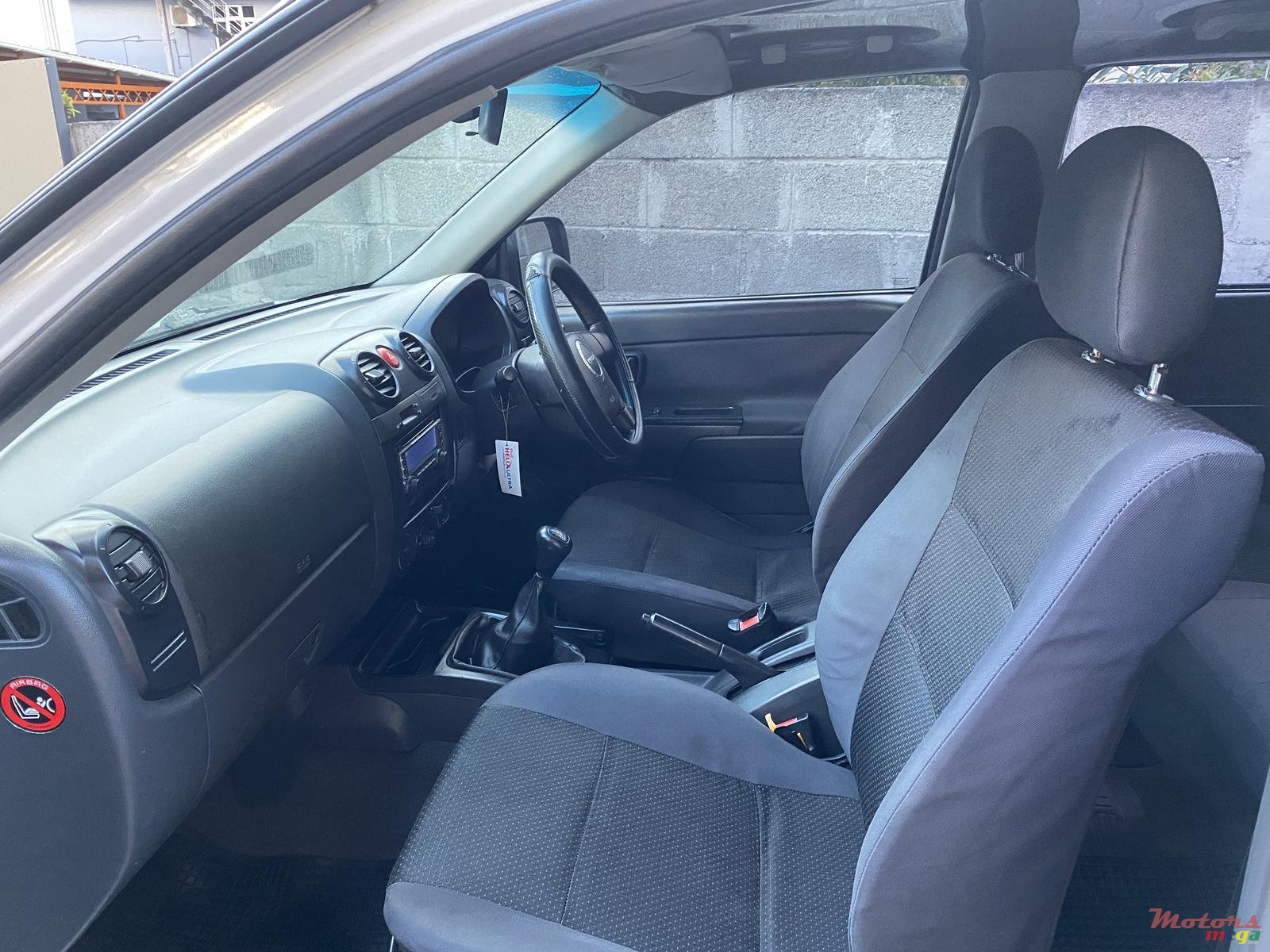 2009' Isuzu D-Max photo #6