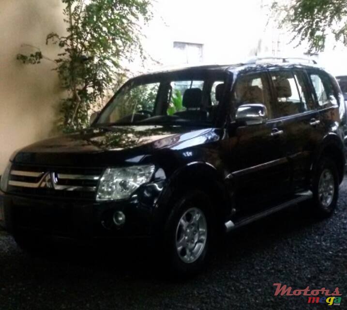 2007' Mitsubishi Pajero photo #3