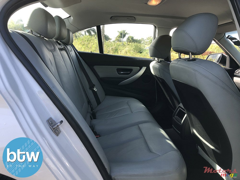 2012' BMW 320 photo #3