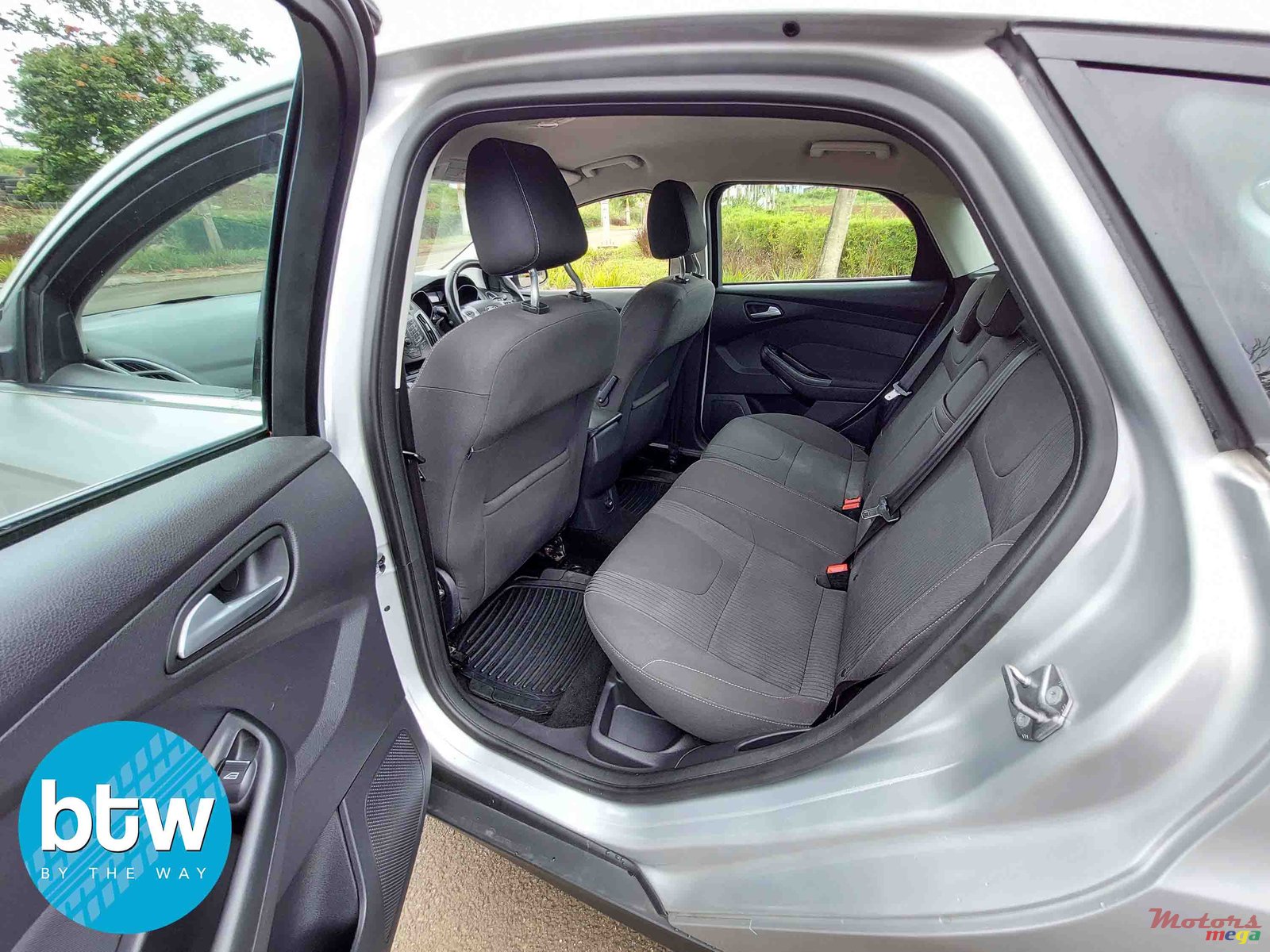 2012' Ford Focus photo #5