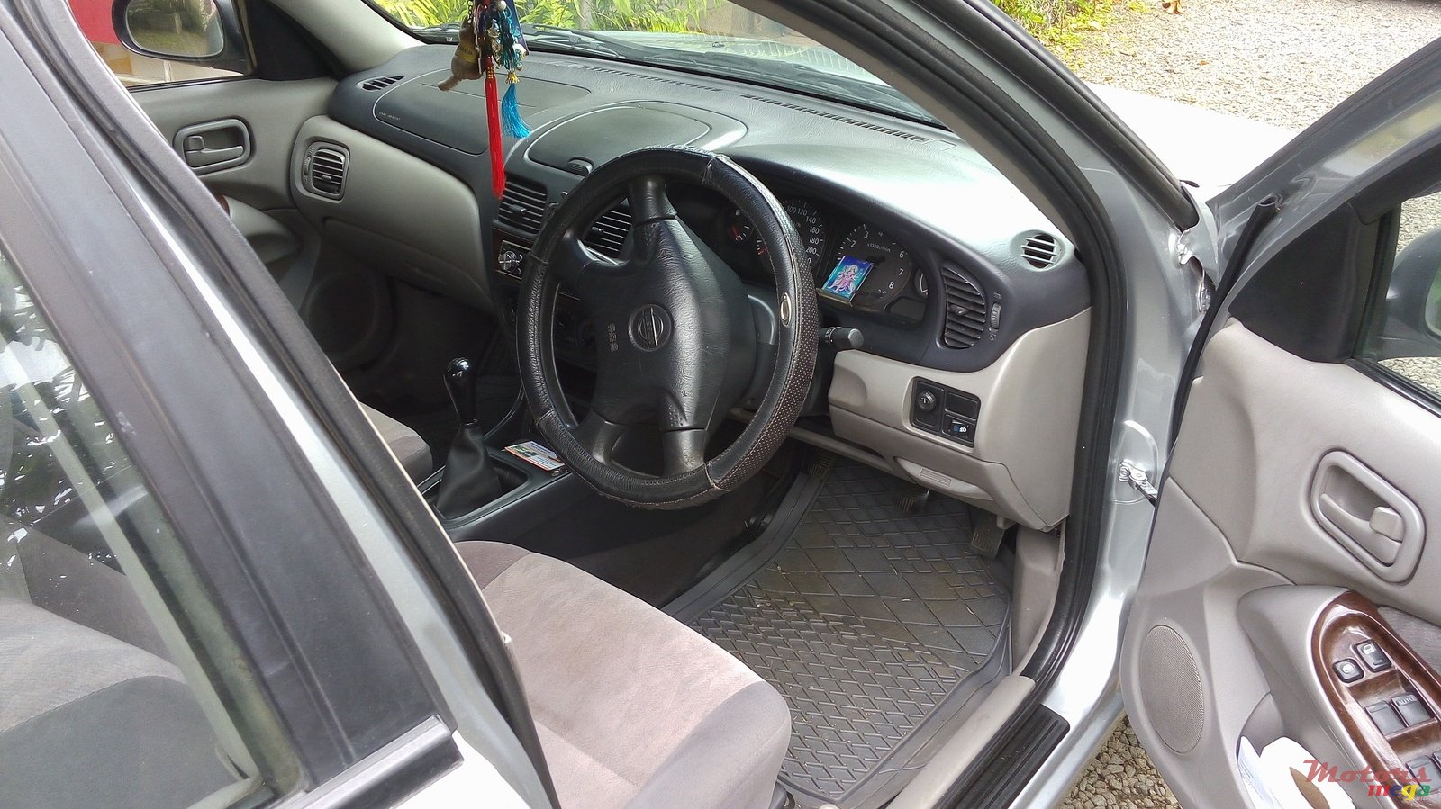 2002' Nissan Sunny photo #4