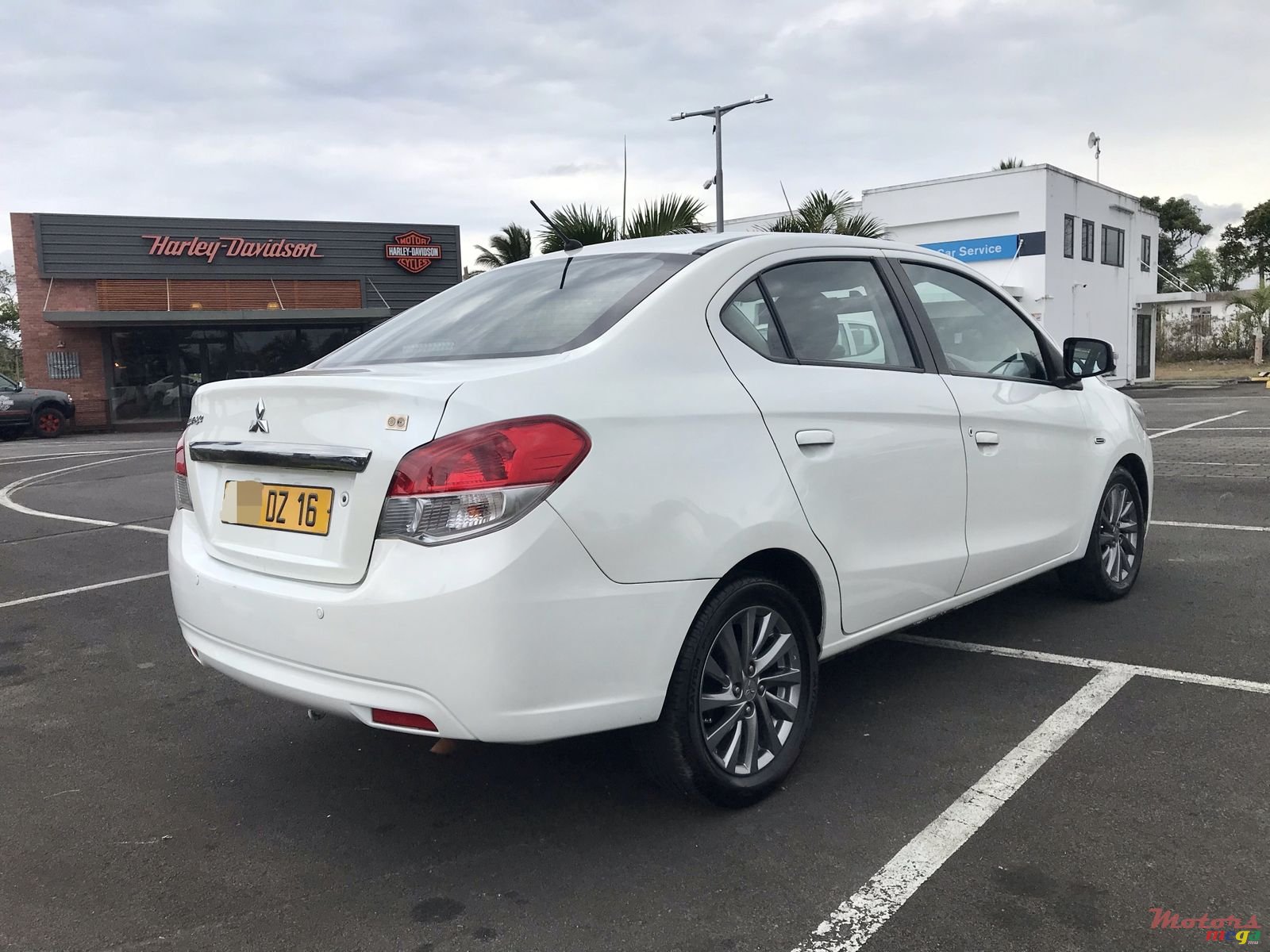 2016' Mitsubishi photo #5