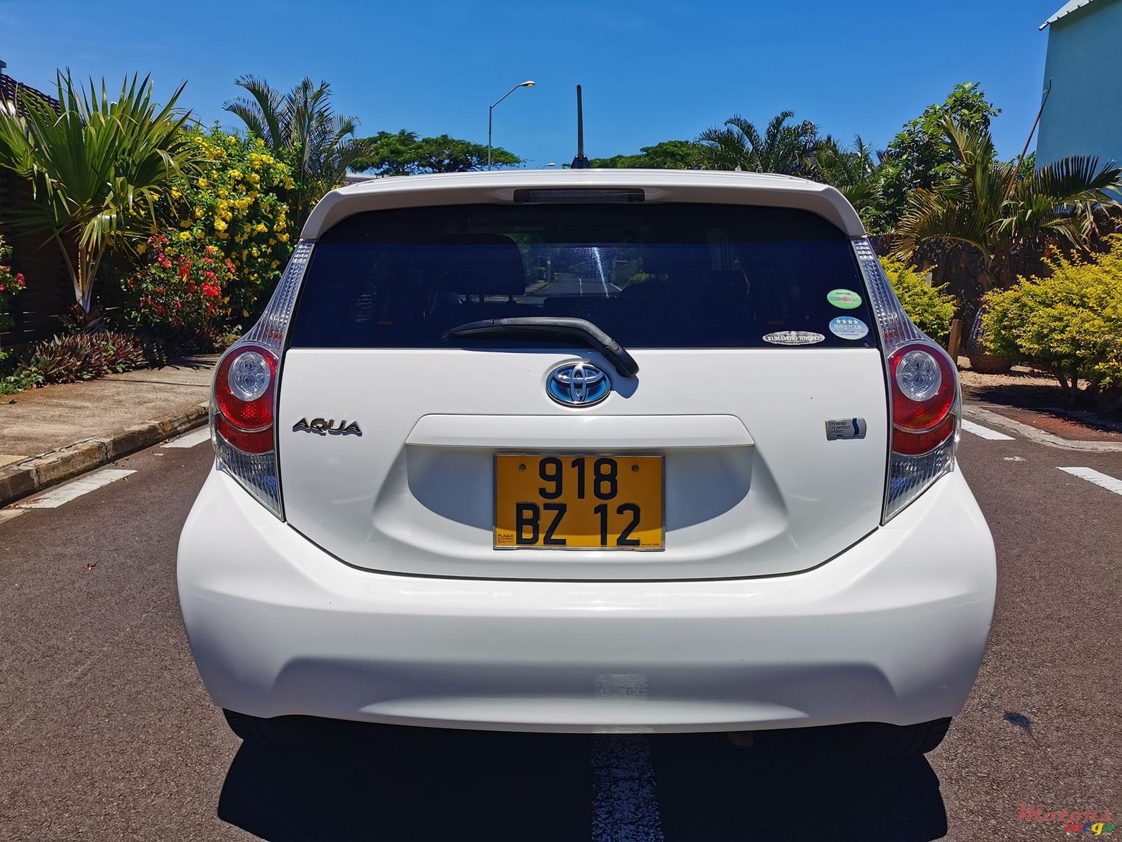 2012' Toyota Aqua photo #3