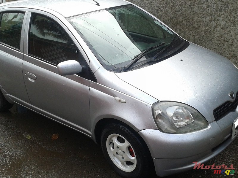 2001' Toyota Vitz photo #3