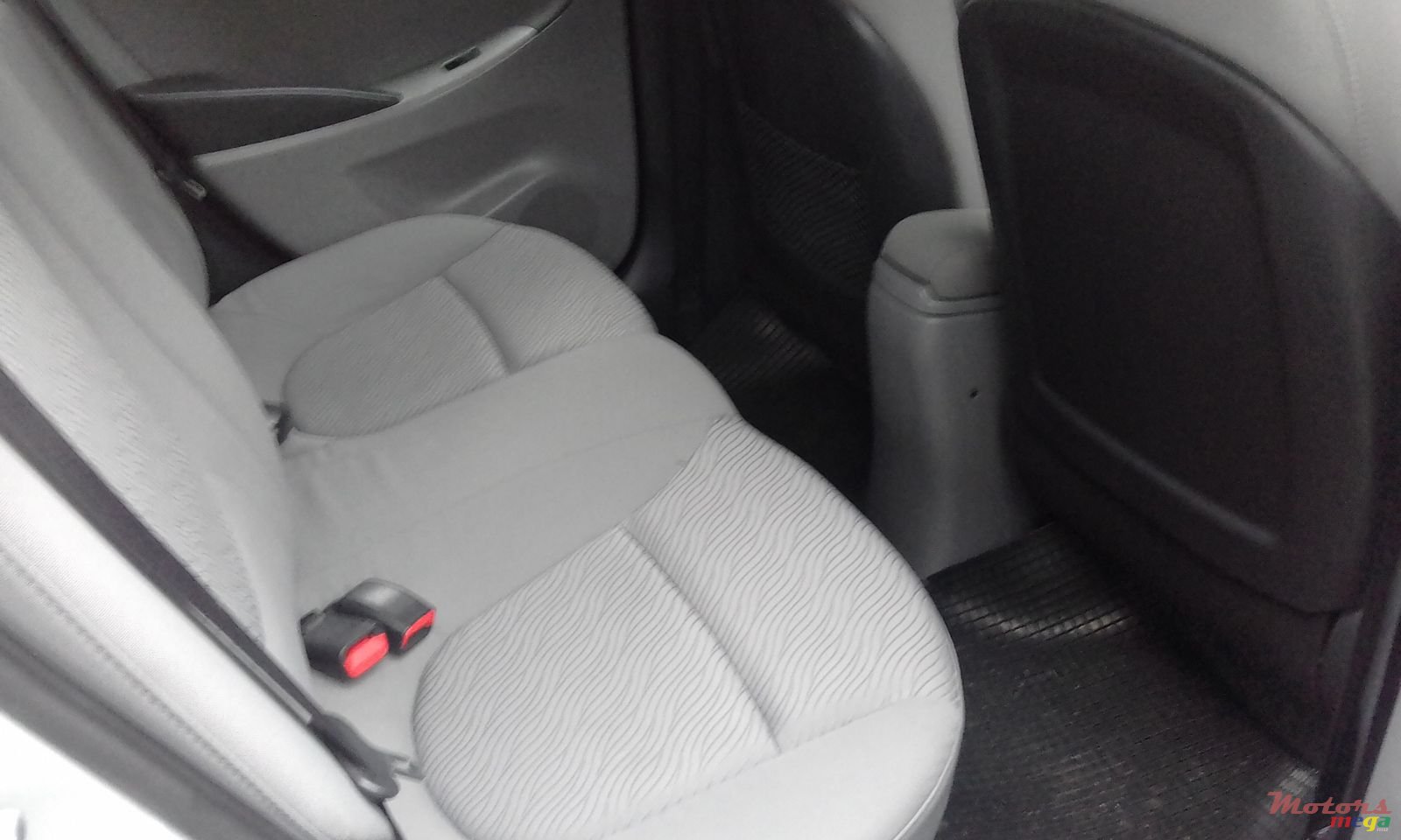 2011' Hyundai Accent photo #2