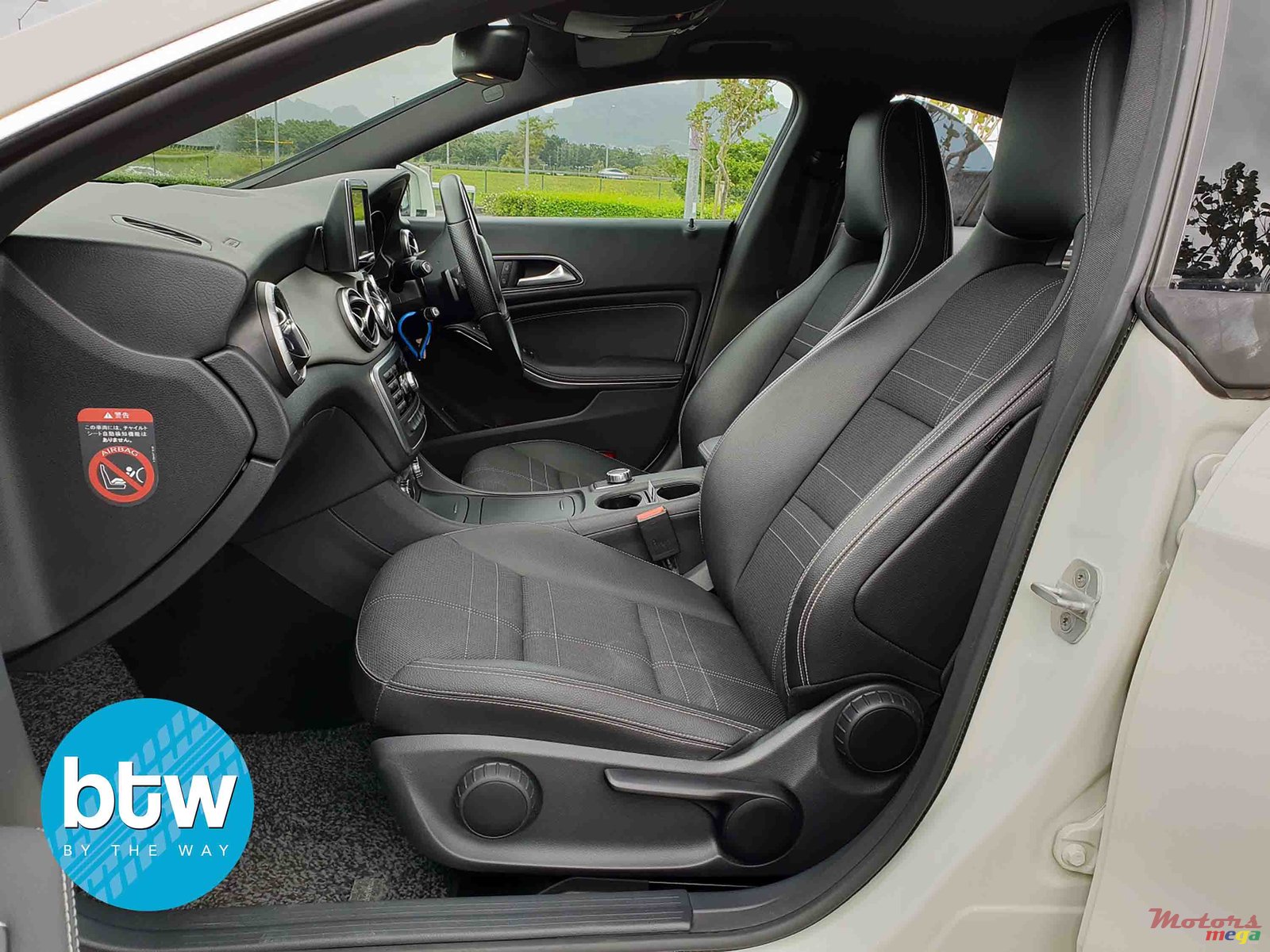 2014' Mercedes-Benz CLA 180 photo #5