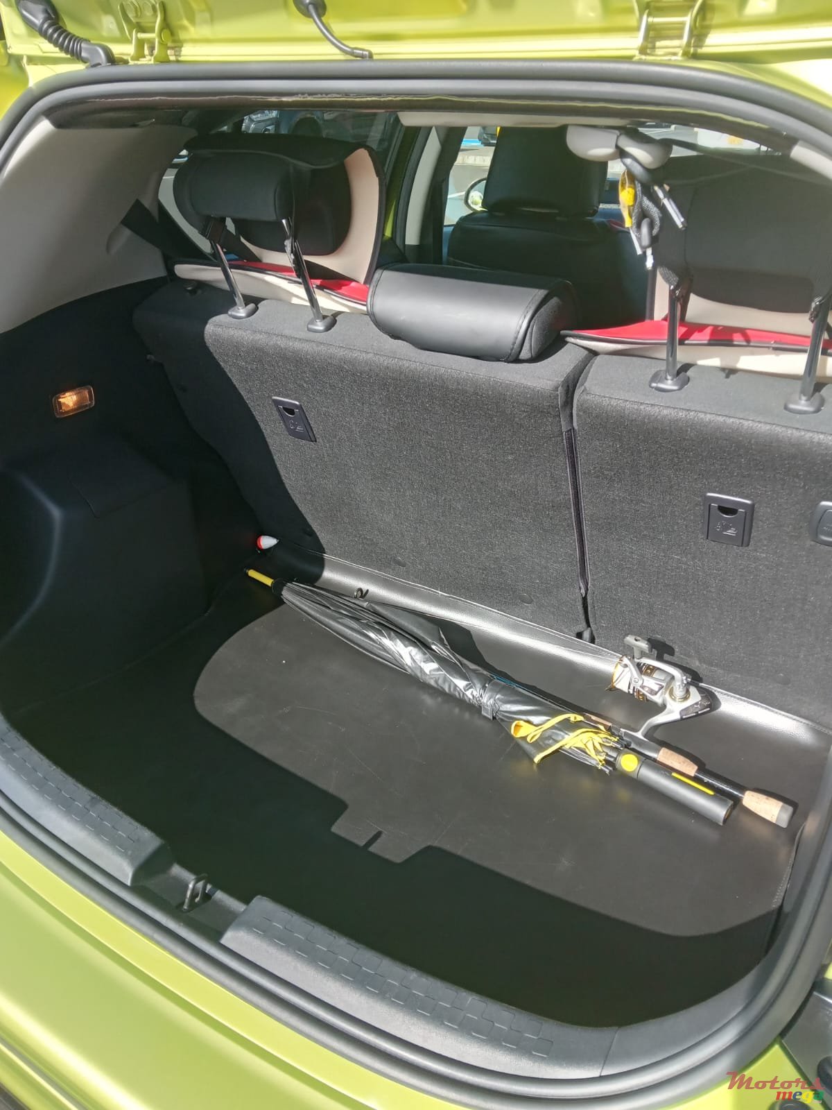 2016' Toyota Aqua photo #3