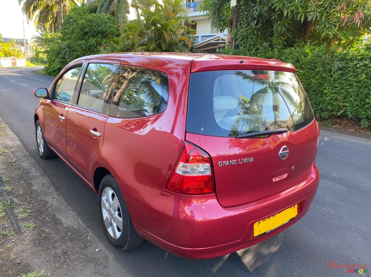 2014' Nissan Grand Livina photo #2