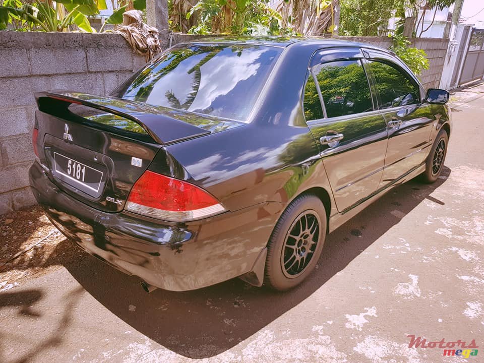 2004' Mitsubishi Lancer photo #4