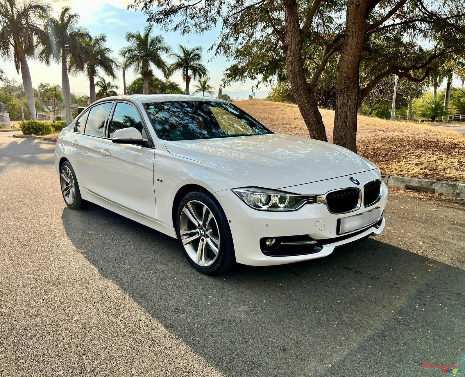 2013' BMW 328 photo #1