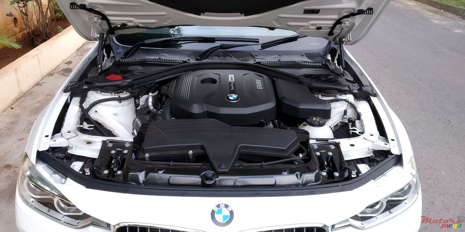 2016' BMW 318 photo #5