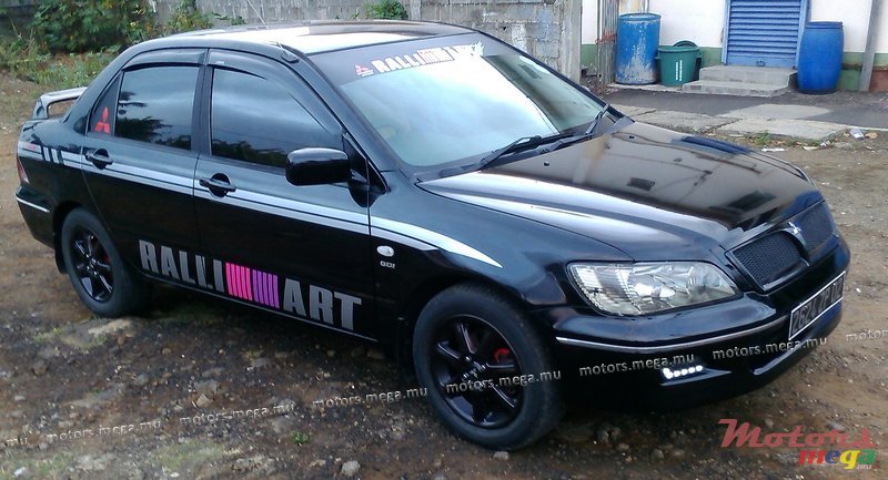 2002' Mitsubishi Lancer photo #3