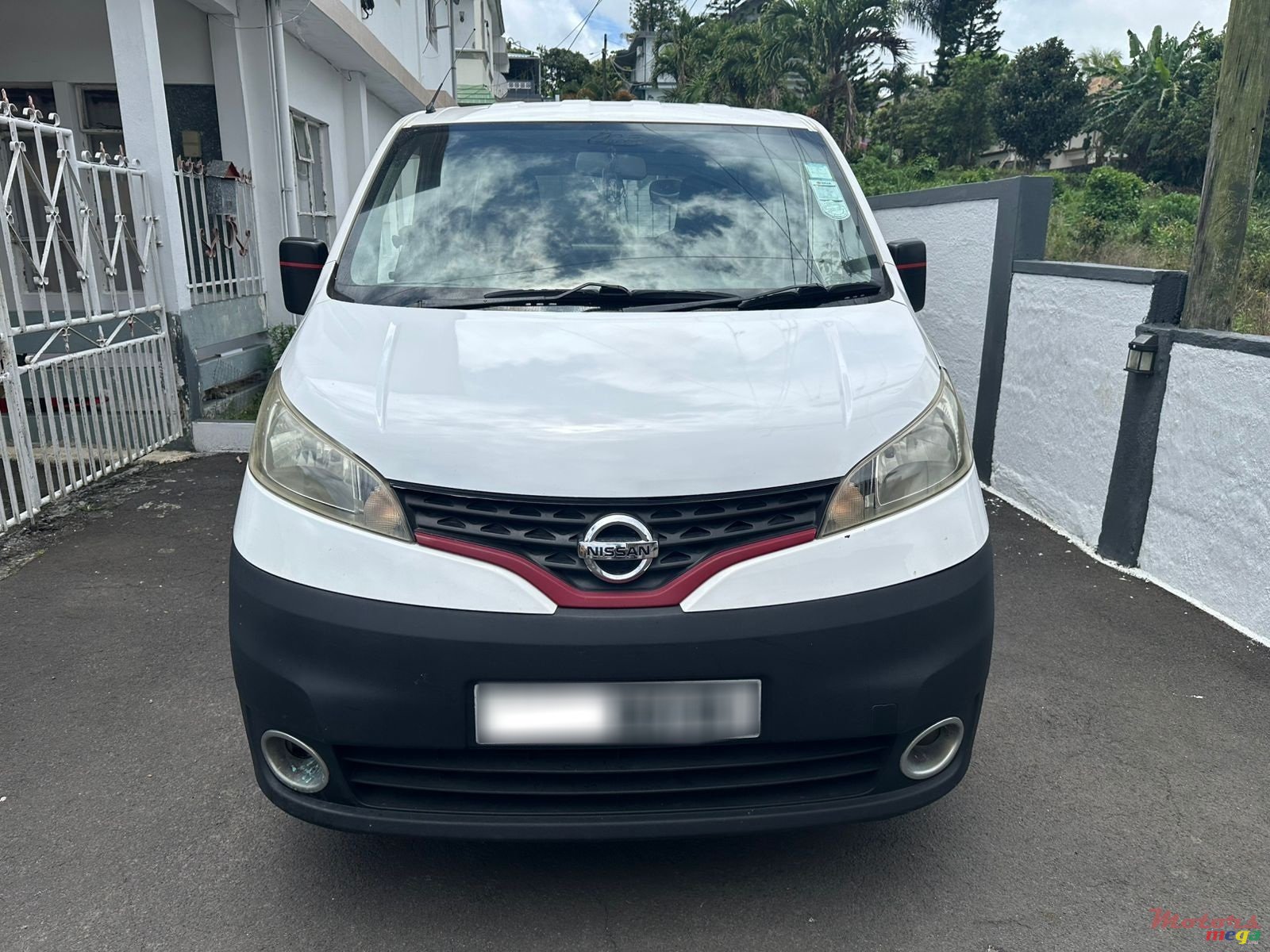 2011' Nissan NV200 photo #1