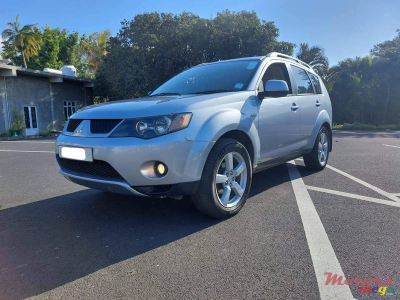 2008' Mitsubishi Outlander Sport photo #2