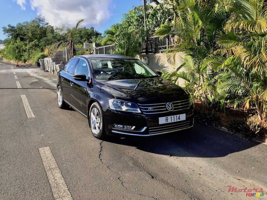 2012' Volkswagen Passat B7 R Line photo #1