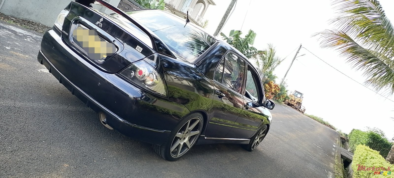 2005' Mitsubishi photo #3