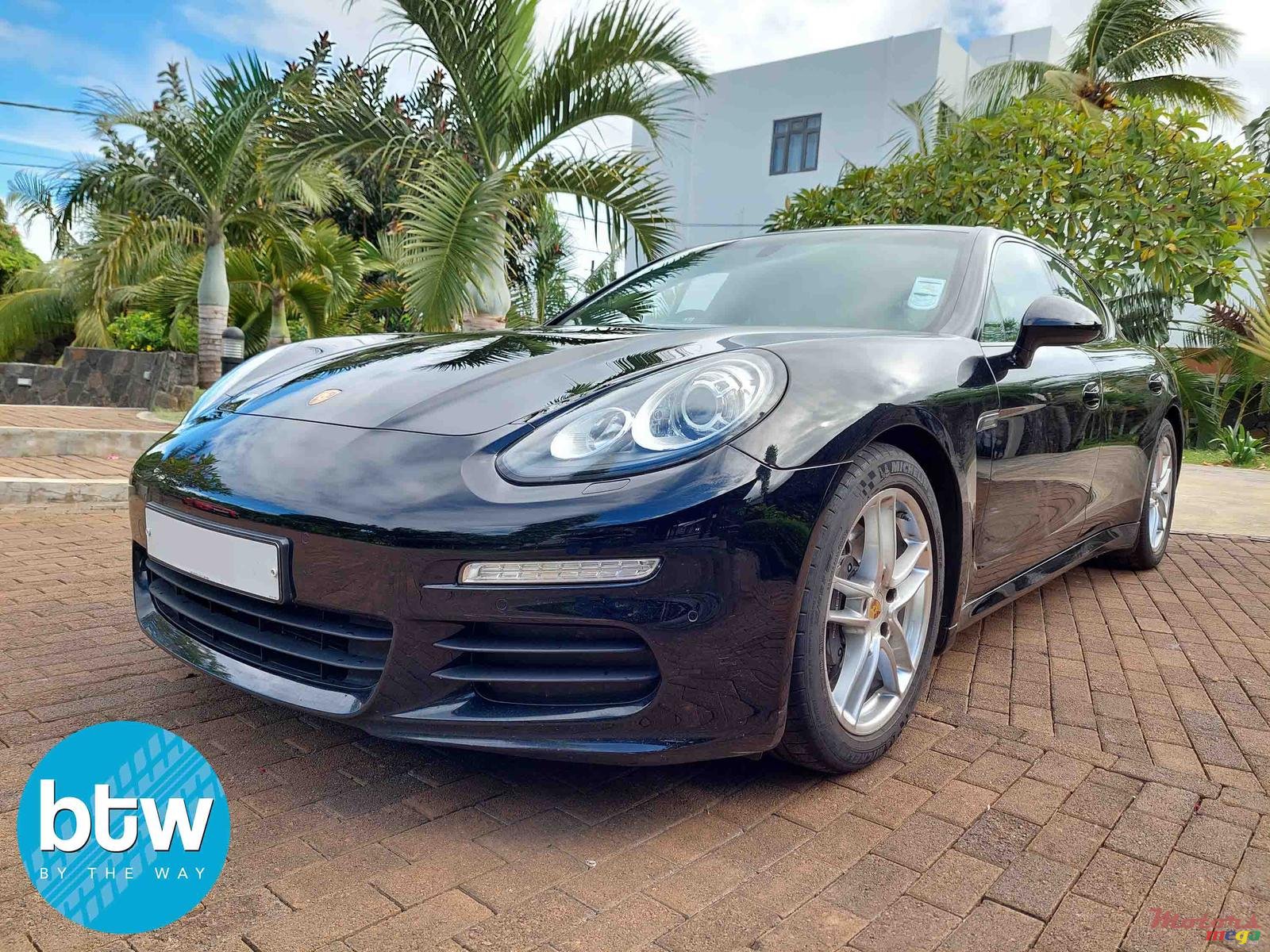 2016' Porsche Panamera photo #2