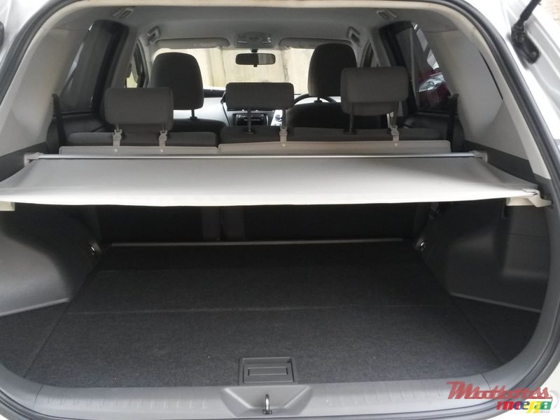 2013' Toyota Prius Alpha photo #4