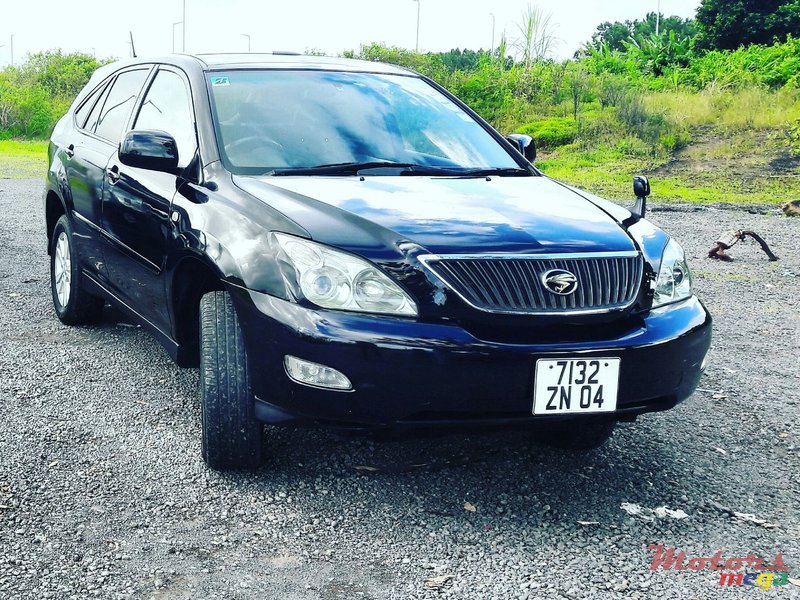 2004' Toyota Harrier 240G photo #2