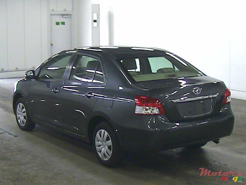 2006' Toyota Yaris photo #2