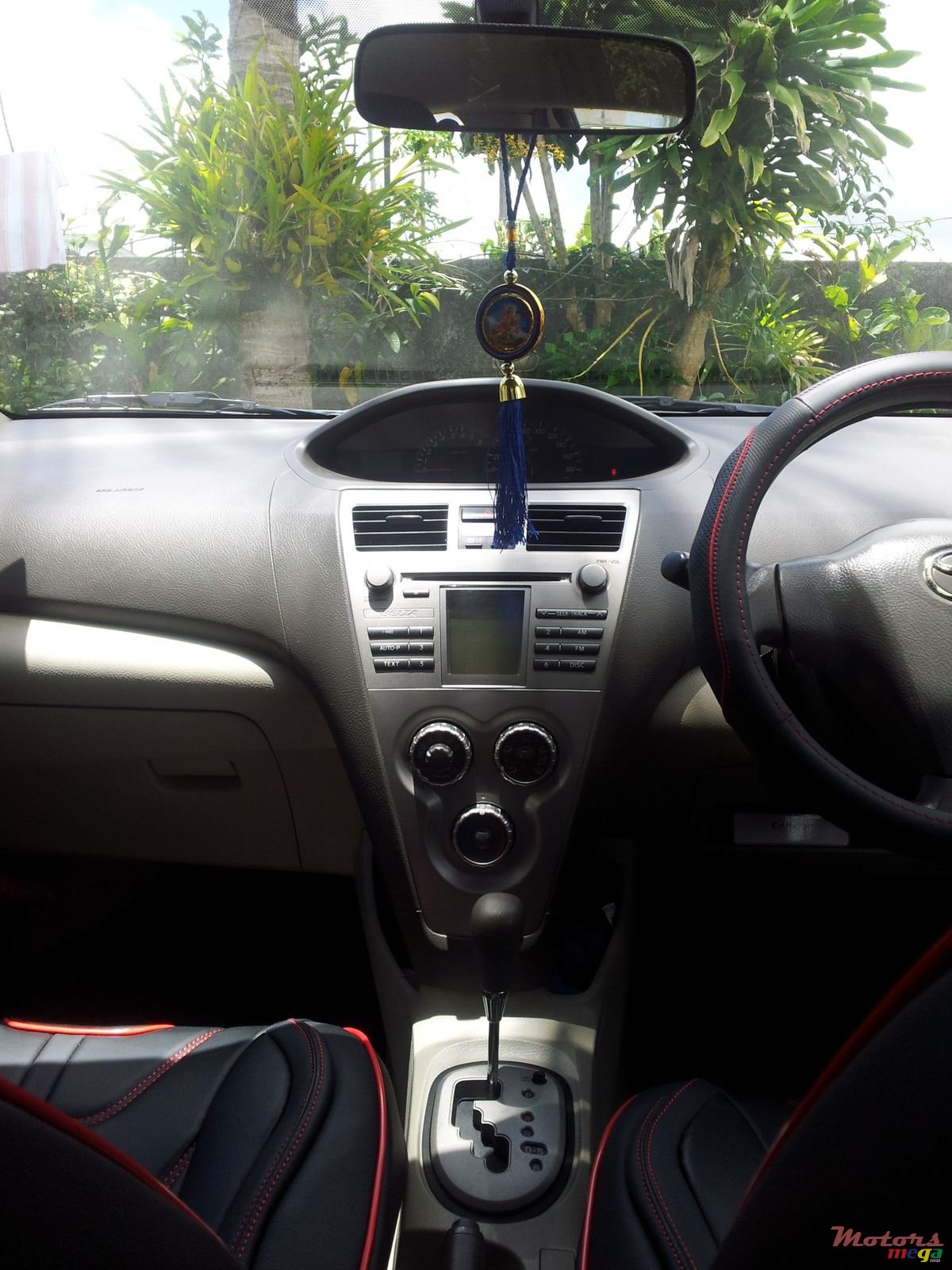 2009' Toyota Yaris photo #6