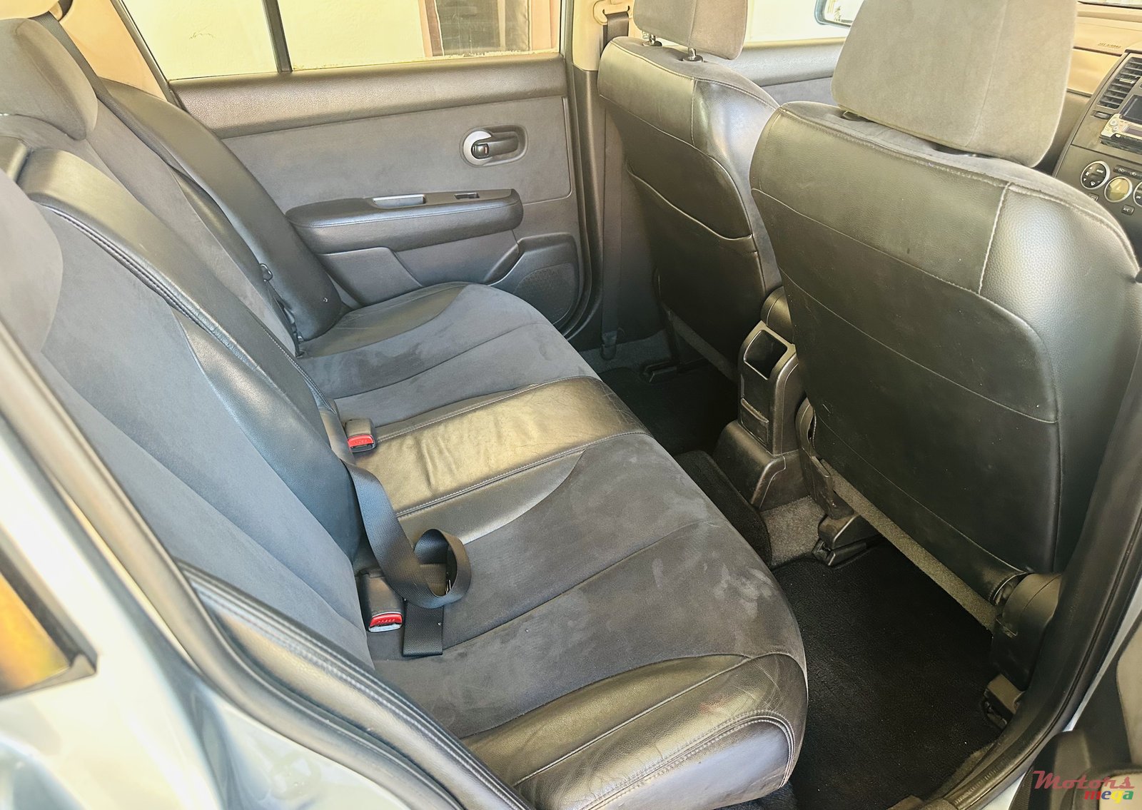 2005' Nissan Tiida photo #6