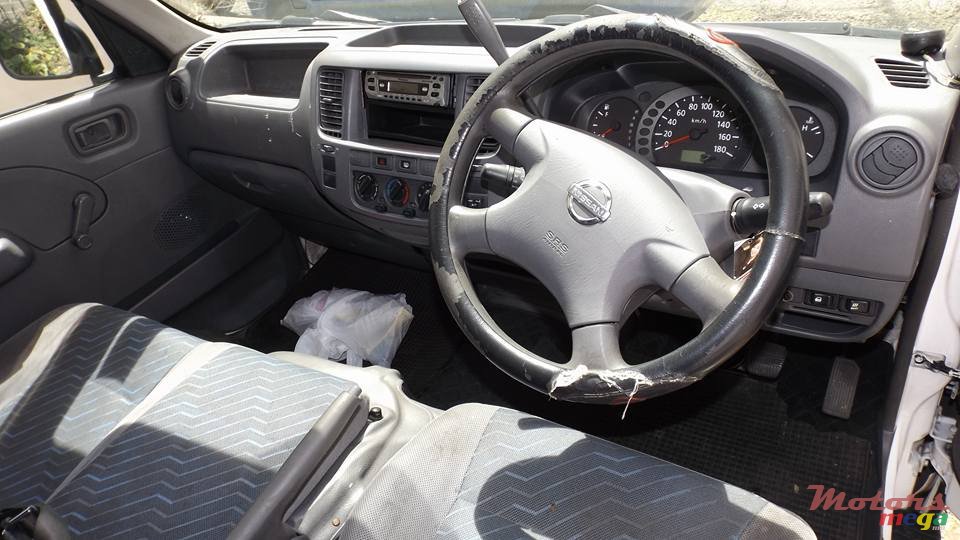 2002' Nissan Caravan photo #5