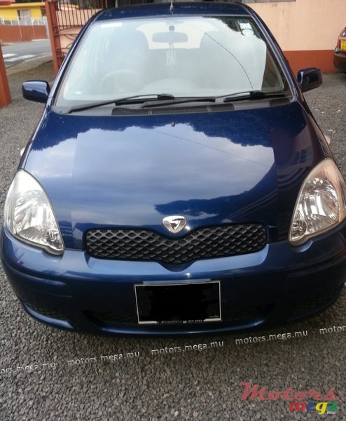 2002' Toyota Vitz photo #1