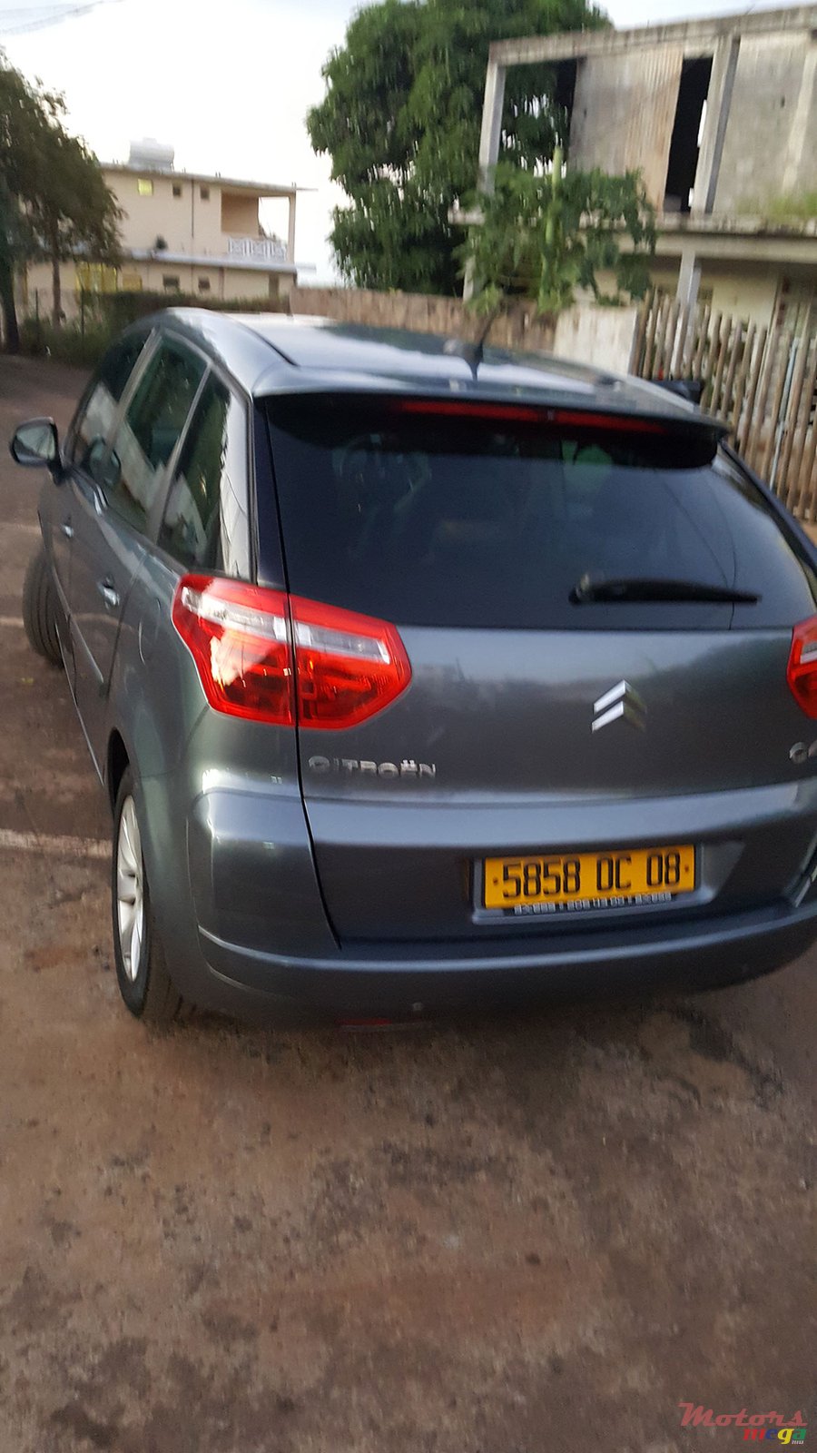 2008' Citroen C4 Picasso 1.6 HDI 110 BMP6 photo #2