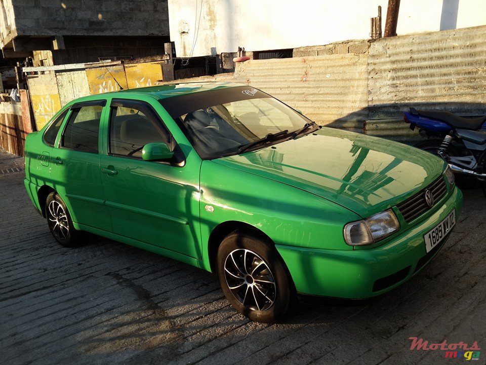 2002' Volkswagen Polo classic photo #1