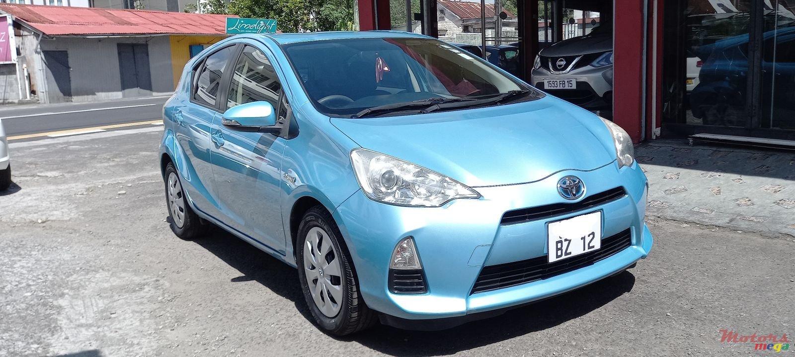 2012' Toyota Aqua photo #1