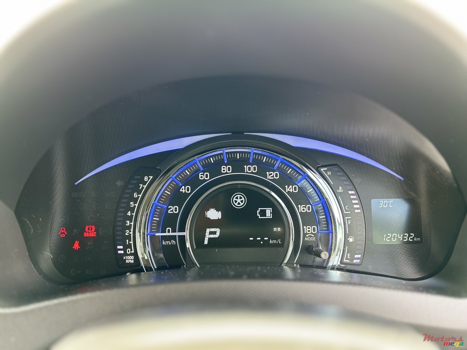 2013' Suzuki Swift ZC72S photo #6