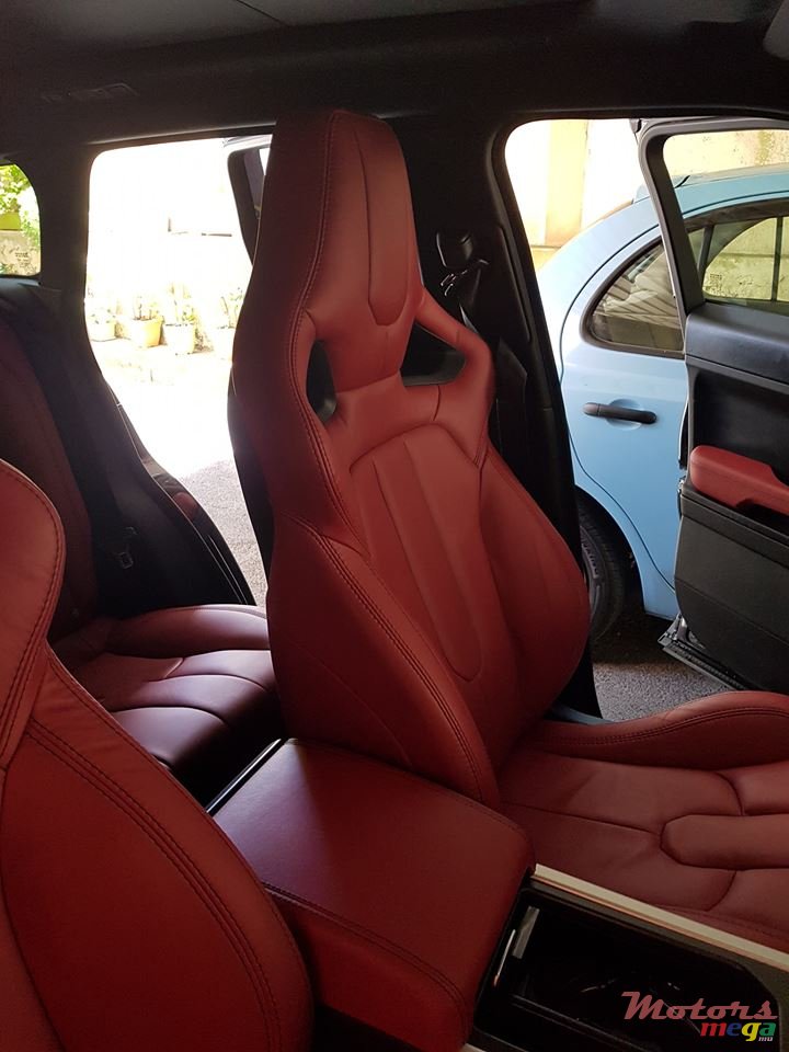 2013' Land Rover Range Rover Evoque photo #3