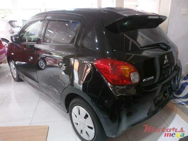 2013' Mitsubishi Mirage photo #2