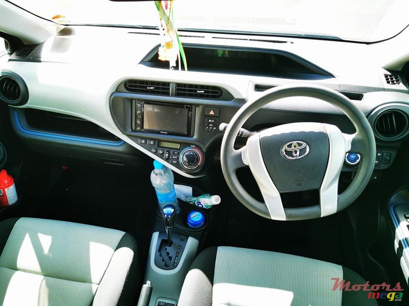 2013' Toyota Aqua photo #5