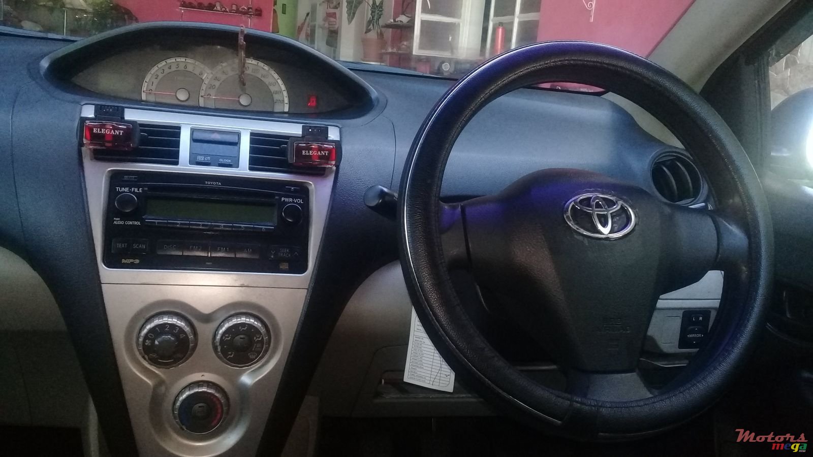 2008' Toyota Yaris photo #4