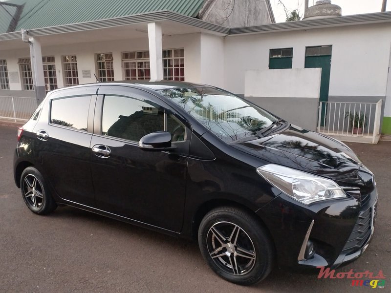 2018' Toyota Vitz 1000cc photo #2