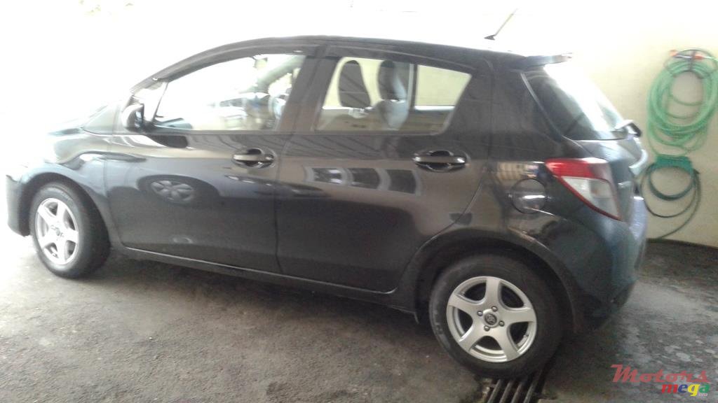 2012' Toyota Yaris photo #3