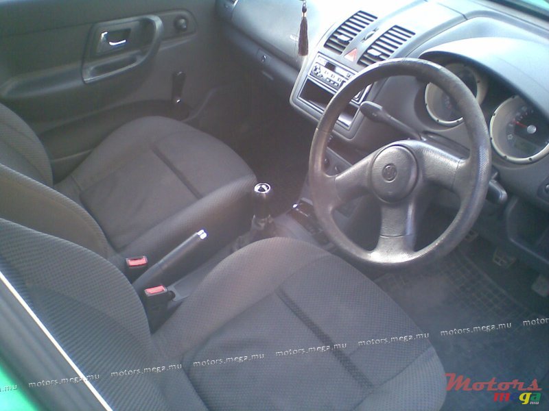 2002' Volkswagen Polo Classic photo #4