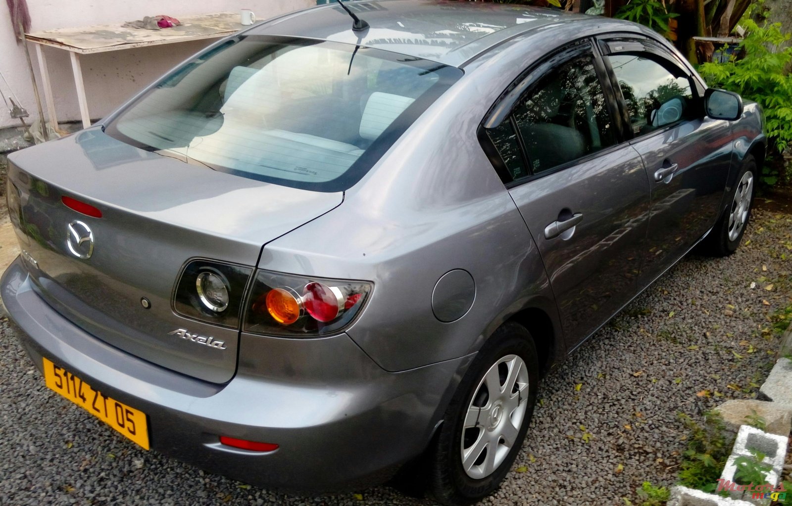 2005' Mazda Axela photo #1