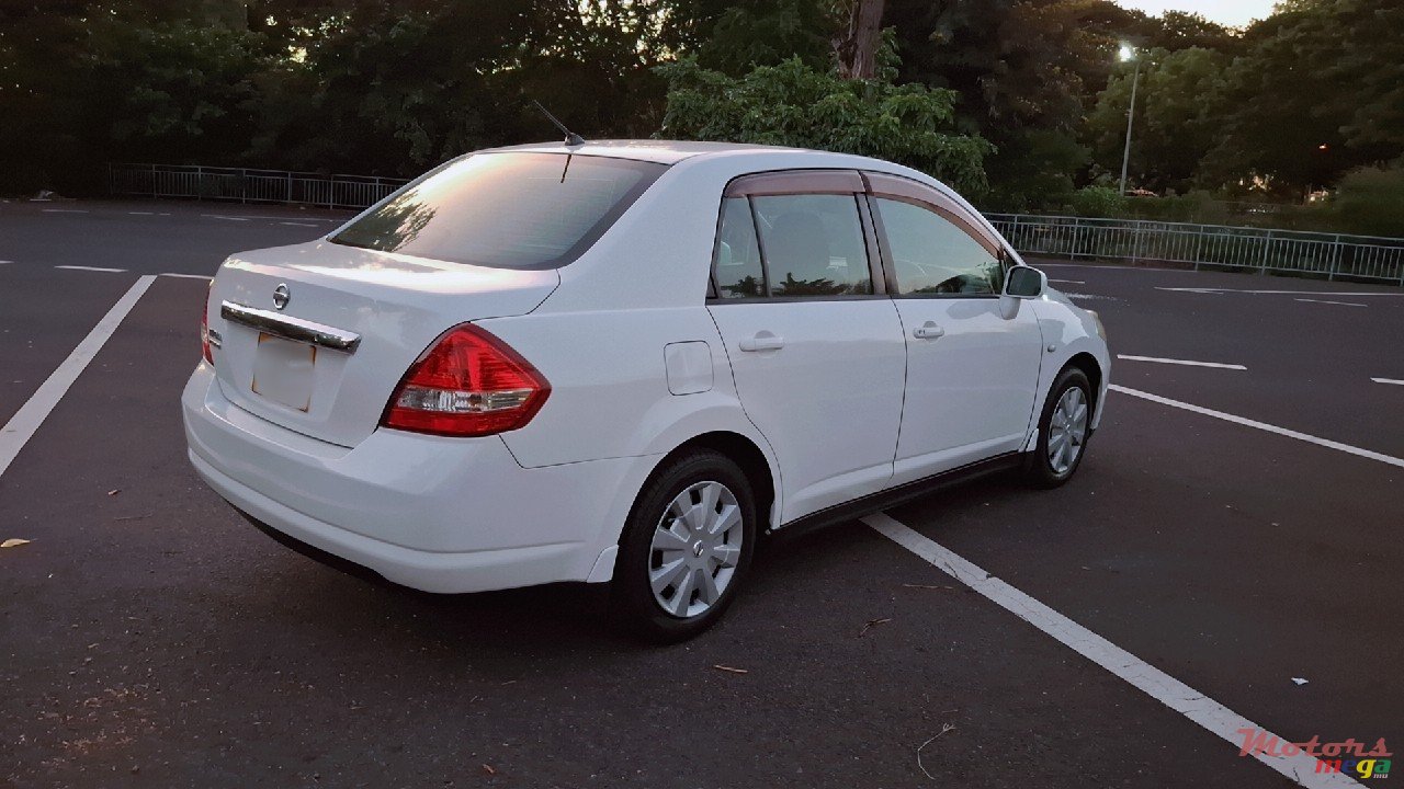 2009' Nissan photo #2