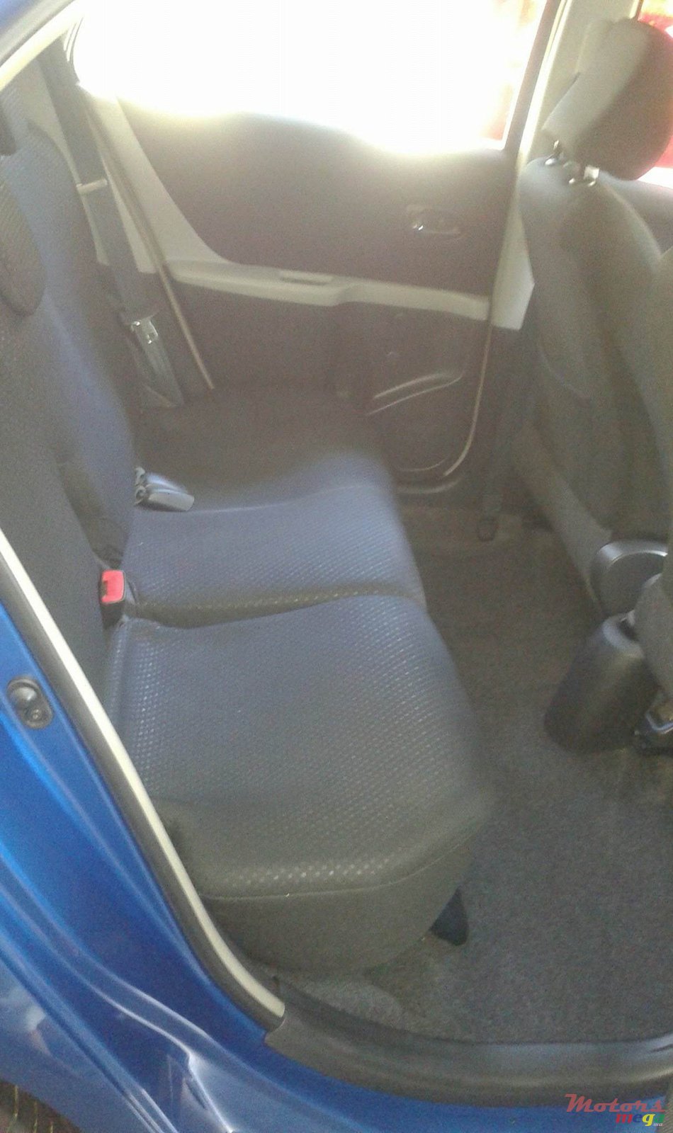 2010' Toyota Yaris photo #7