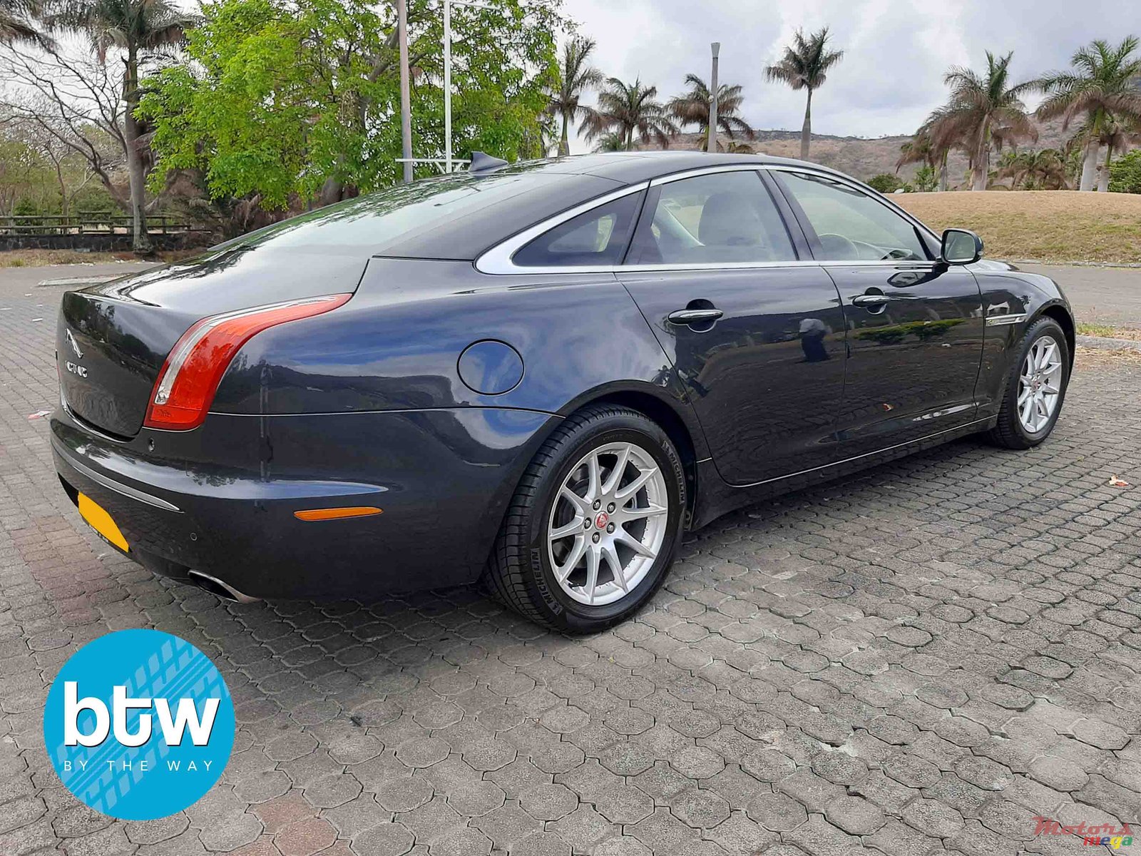 2015' Jaguar XJ photo #3