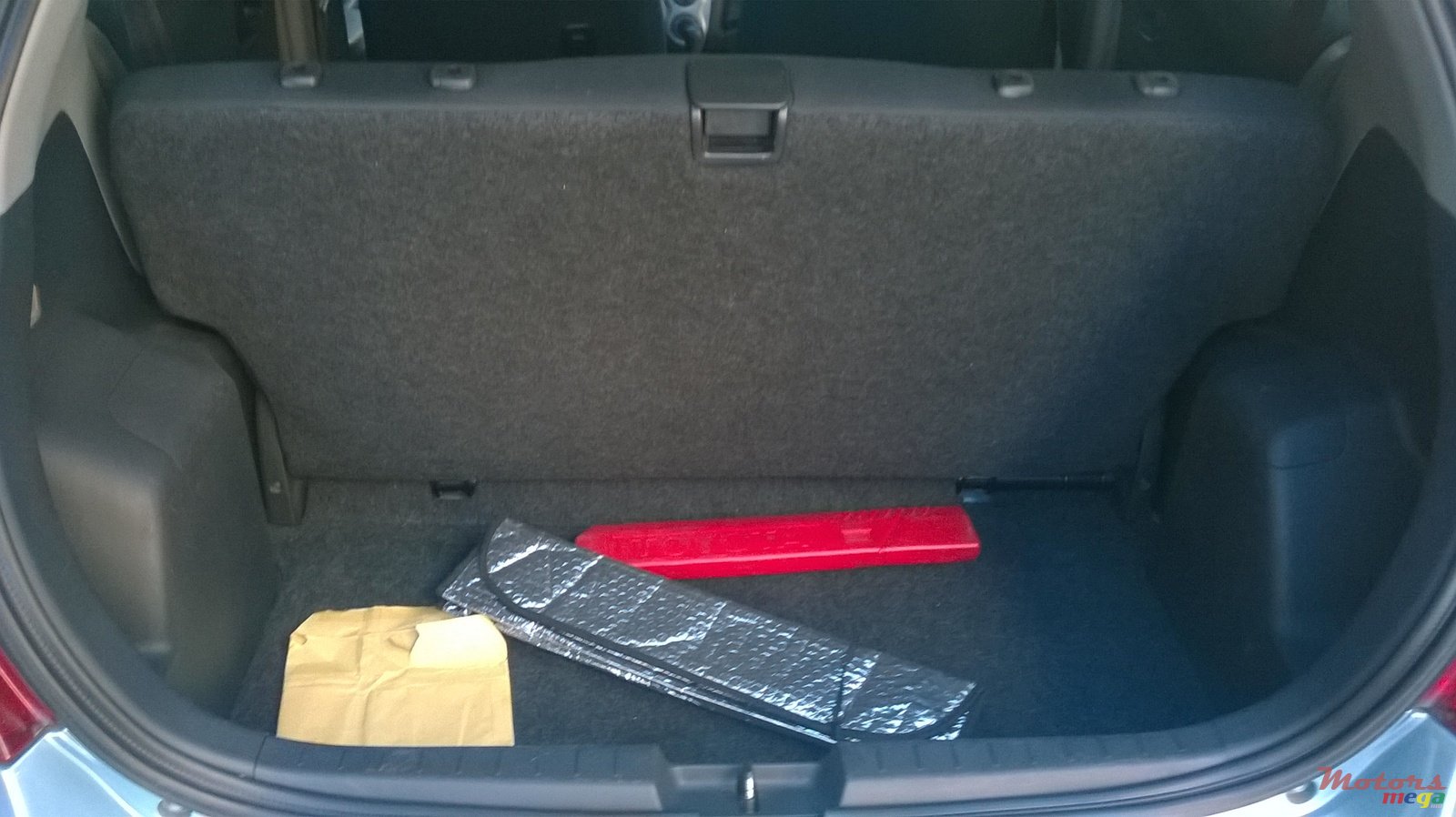 2005' Toyota Vitz photo #6