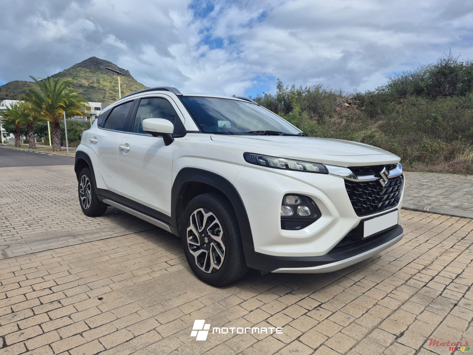 2024' Suzuki Fronte FRONX GLX photo #1